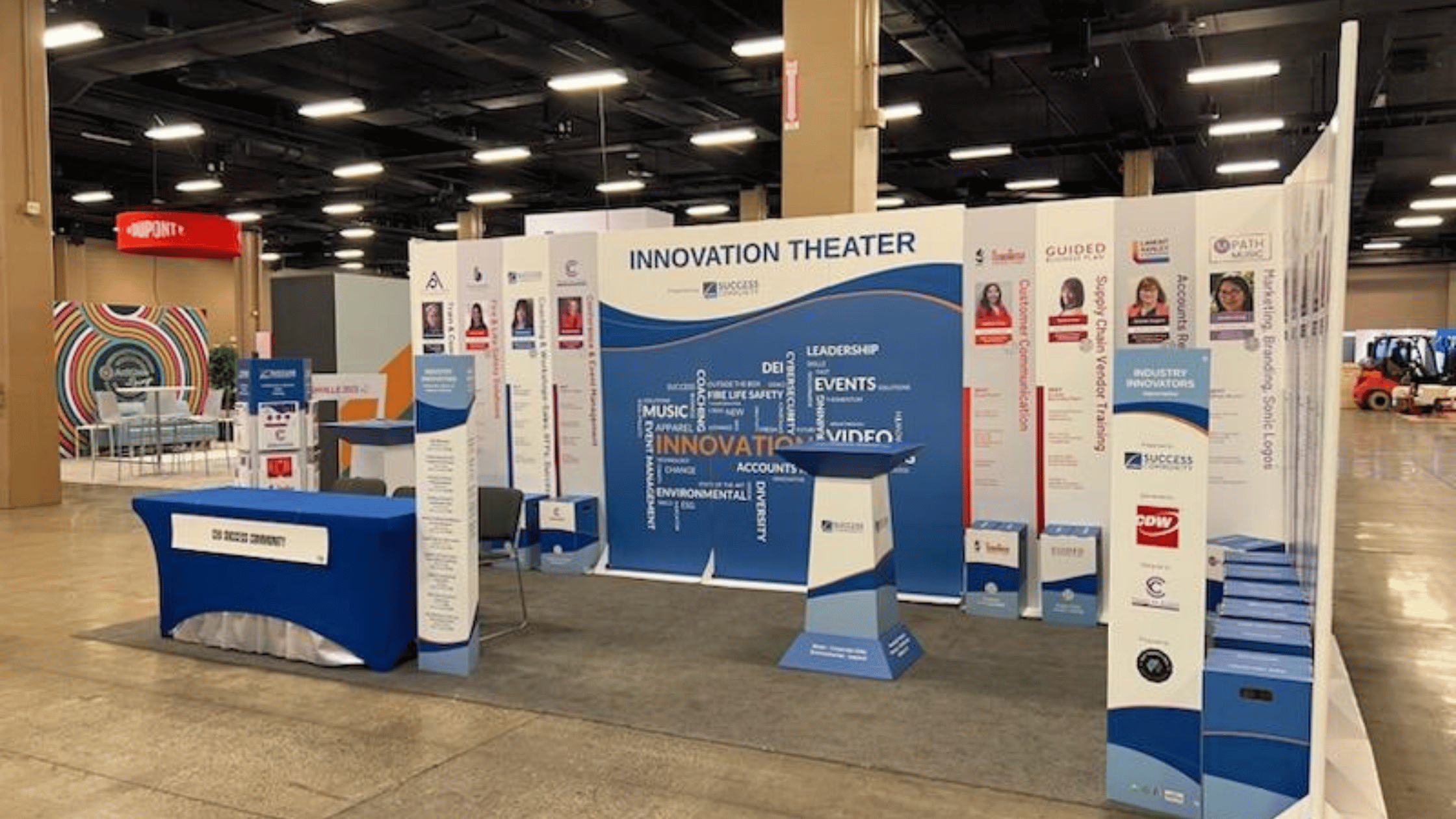 Sustainable Tradeshow Booth by CTC at WBENC 2023 CEO Success Community tradeshow booth at the 2023 WBENC National Conference, fully designed by CTC using sustainable corrugated materials and compostable components.